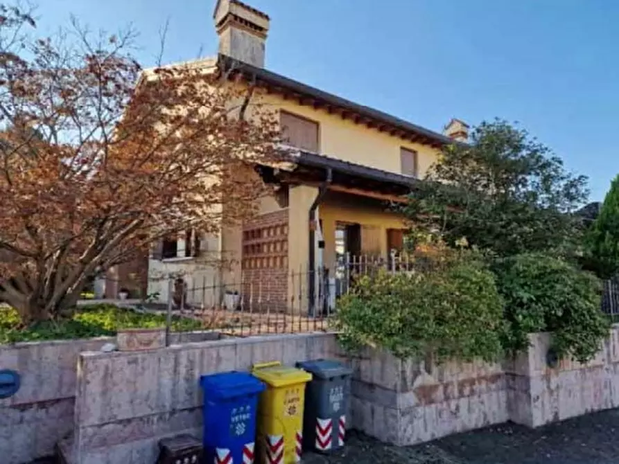 Immagine 1 di Casa indipendente in vendita  in Via Monterosa a Montebelluna