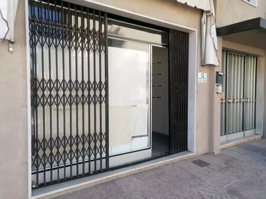 Immagine 1 di Negozio in affitto  in Via Marconi 2 a Cellatica