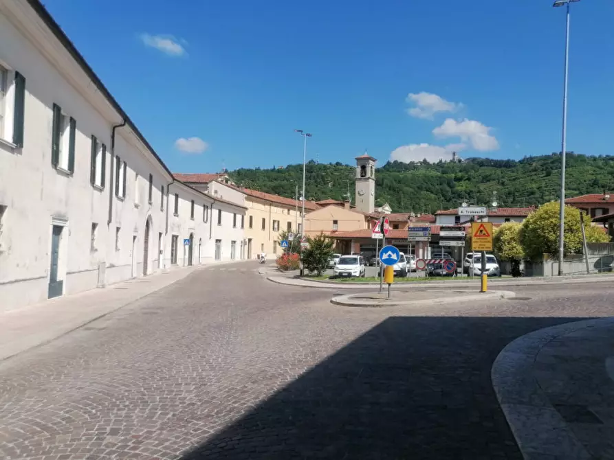 Immagine 4 di Negozio in affitto  in Via Marconi 2 a Cellatica