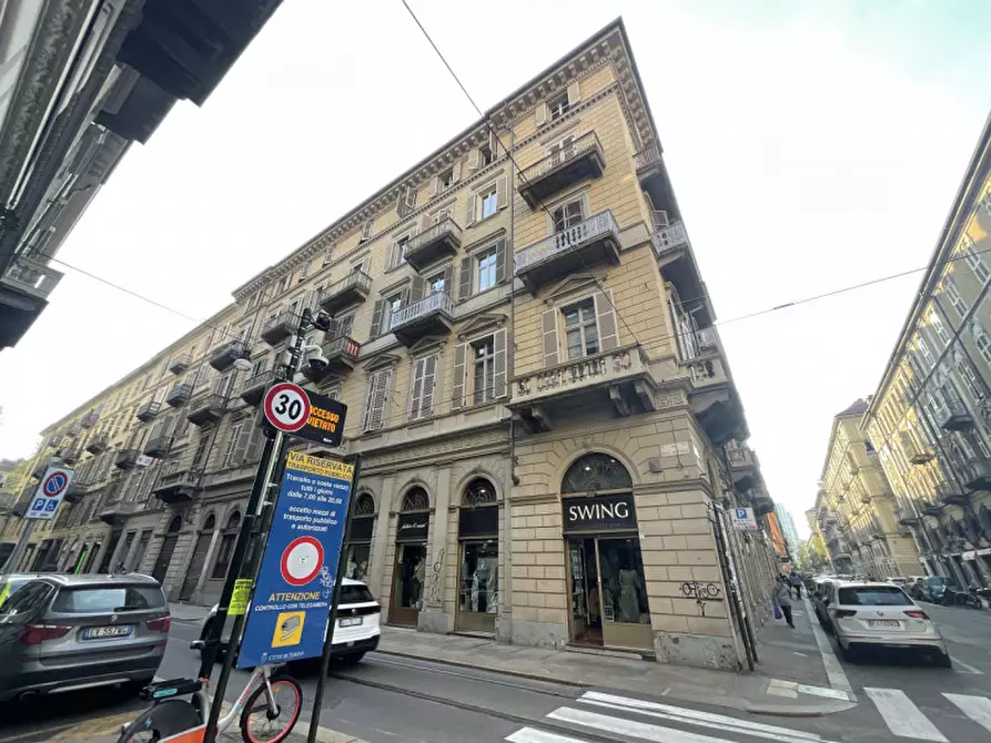 Immagine 2 di Attività commerciale in vendita  in via arsenale 35 a Torino