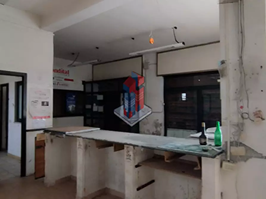 Immagine 5 di Negozio in vendita  in POGGIOREALE - VIA TRACCIA a Napoli