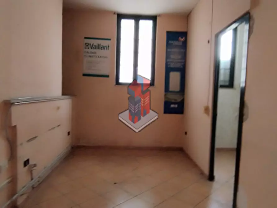 Immagine 10 di Negozio in vendita  in POGGIOREALE - VIA TRACCIA a Napoli