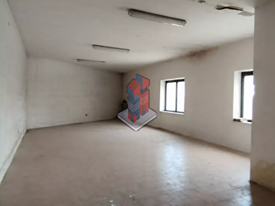 Immagine 11 di Negozio in vendita  in POGGIOREALE - VIA TRACCIA a Napoli