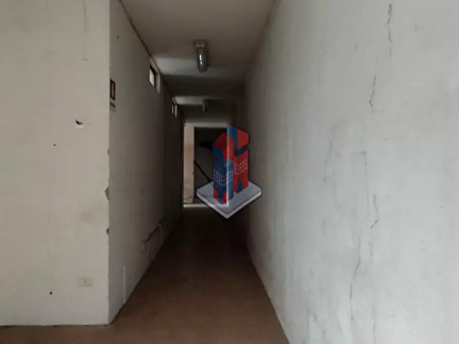 Immagine 12 di Negozio in vendita  in POGGIOREALE - VIA TRACCIA a Napoli