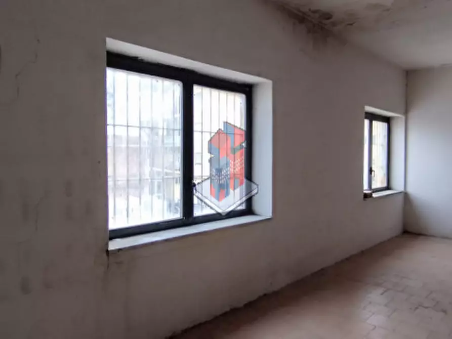 Immagine 13 di Negozio in vendita  in POGGIOREALE - VIA TRACCIA a Napoli