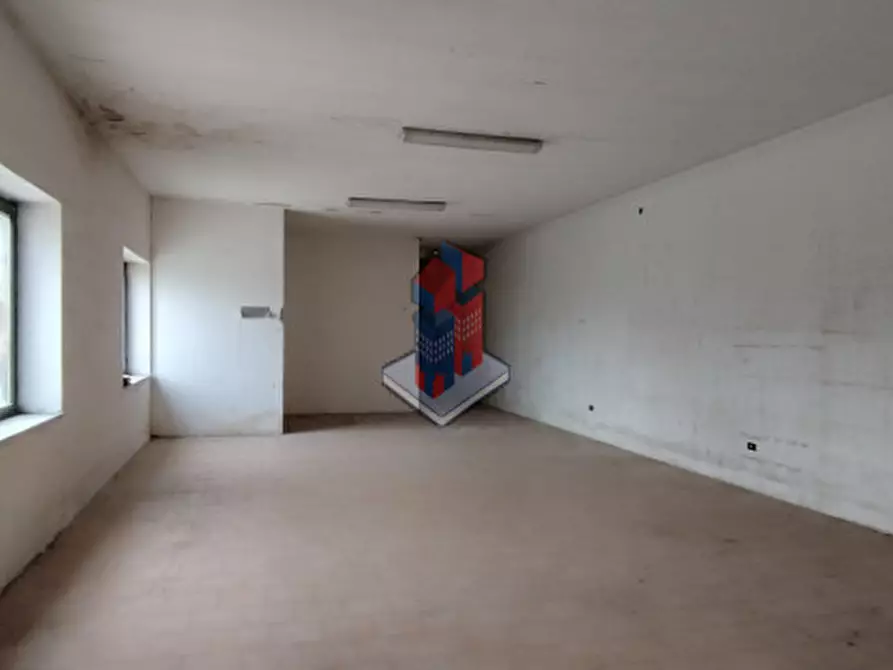 Immagine 14 di Negozio in vendita  in POGGIOREALE - VIA TRACCIA a Napoli