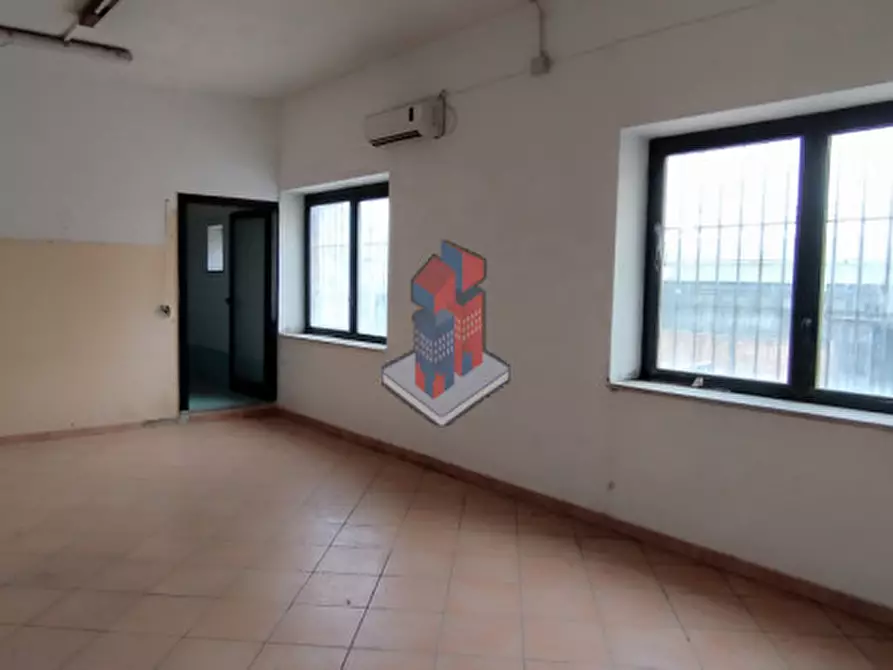 Immagine 15 di Negozio in vendita  in POGGIOREALE - VIA TRACCIA a Napoli