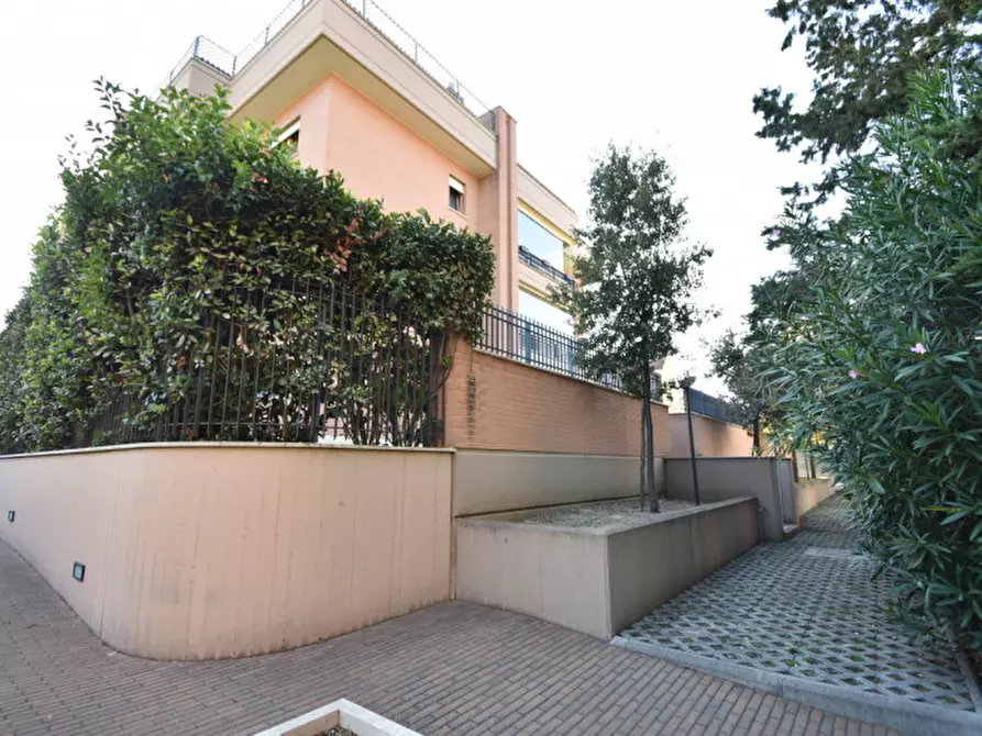 Immagine 1 di Appartamento in vendita  in VIA DEI SERLUPI a Roma