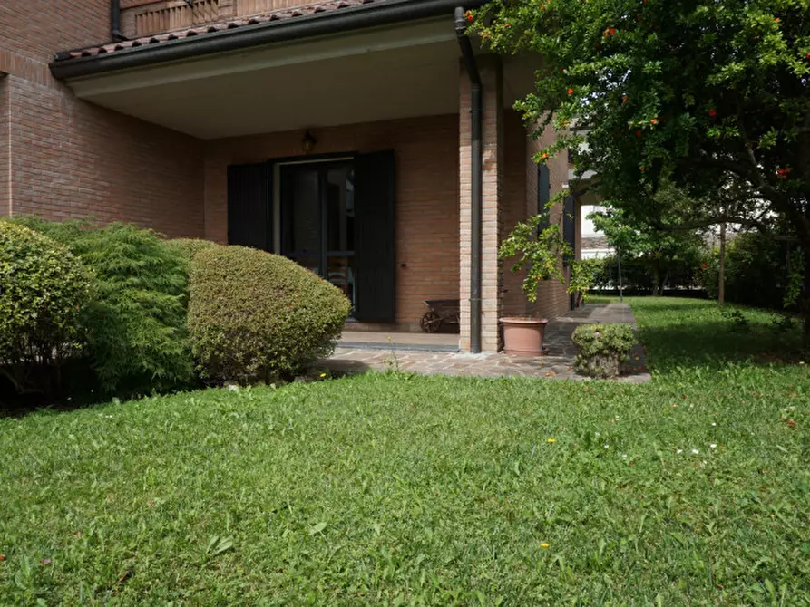 Immagine 3 di Villa in vendita  in Via Dino Mora, 11 a Colorno