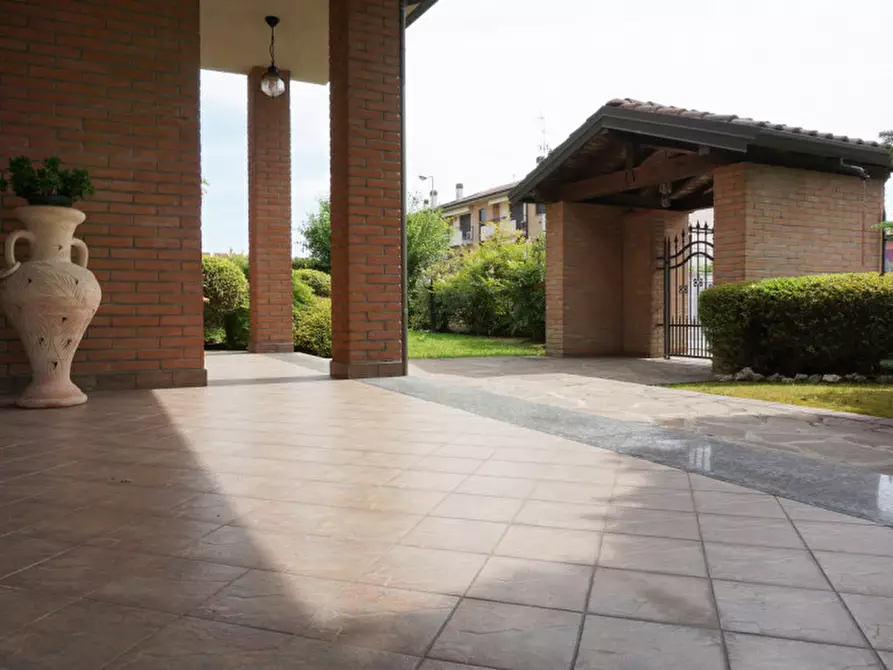 Immagine 6 di Villa in vendita  in Via Dino Mora, 11 a Colorno