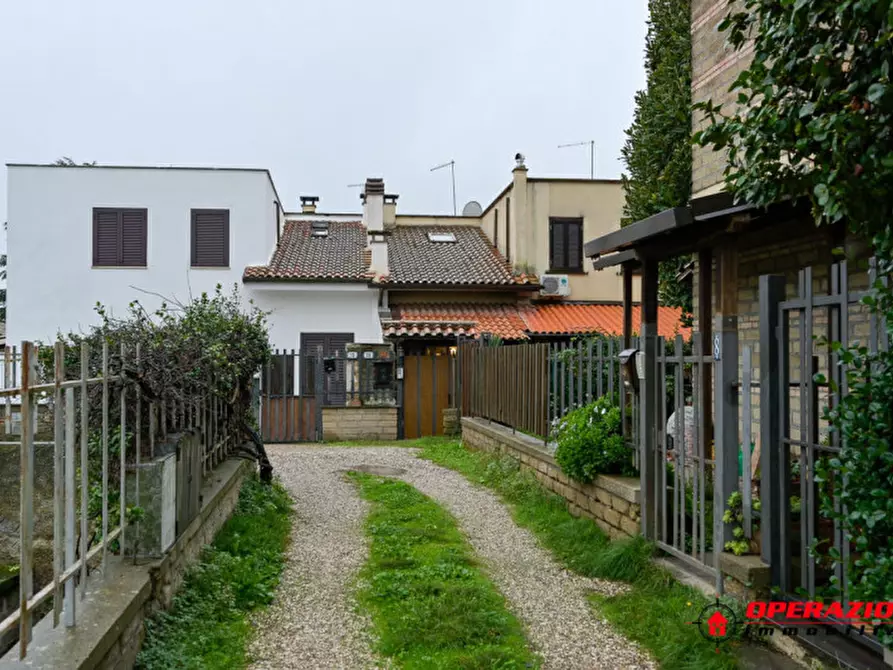 Immagine 1 di Casa quadrifamiliare in vendita  in via guido belloli a Ronciglione