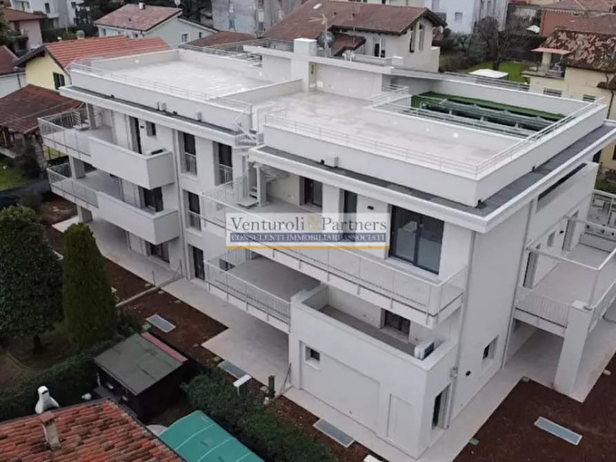 Immagine 1 di Appartamento in vendita  in Via Pace a Desenzano Del Garda