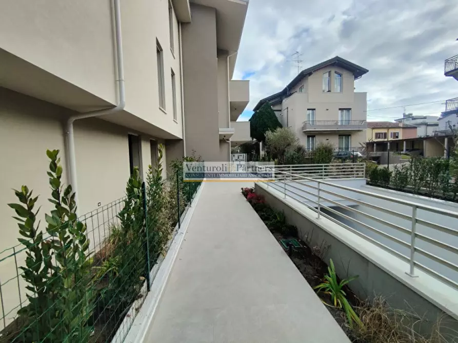 Immagine 5 di Appartamento in vendita  in Via Pace a Desenzano Del Garda