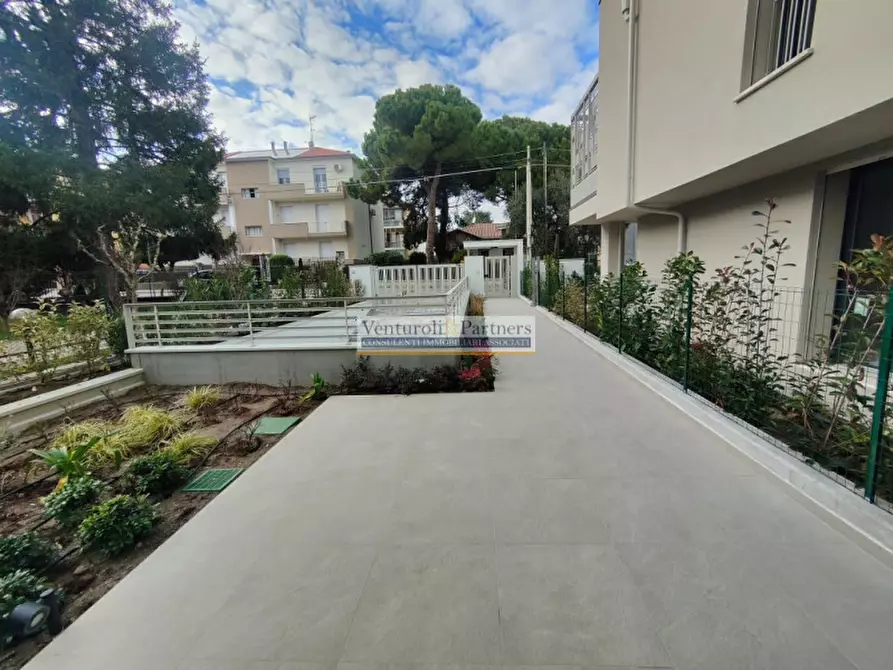 Immagine 6 di Appartamento in vendita  in Via Pace a Desenzano Del Garda