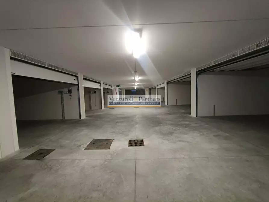 Immagine 24 di Appartamento in vendita  in Via Pace a Desenzano Del Garda