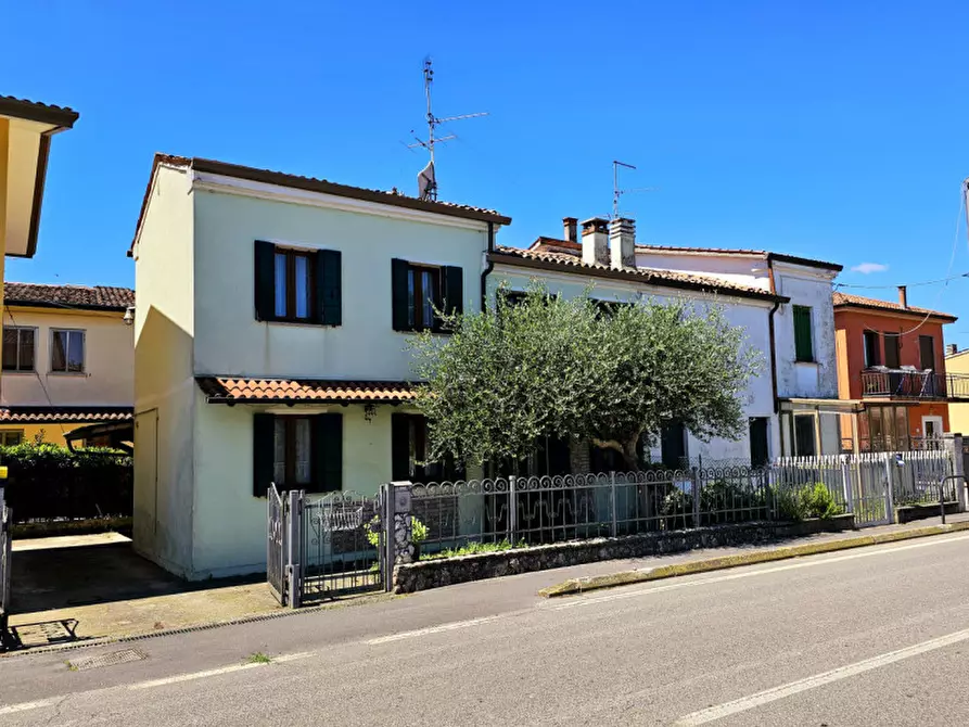 Immagine 1 di Casa bifamiliare in vendita  in VIA DESERTO a Este