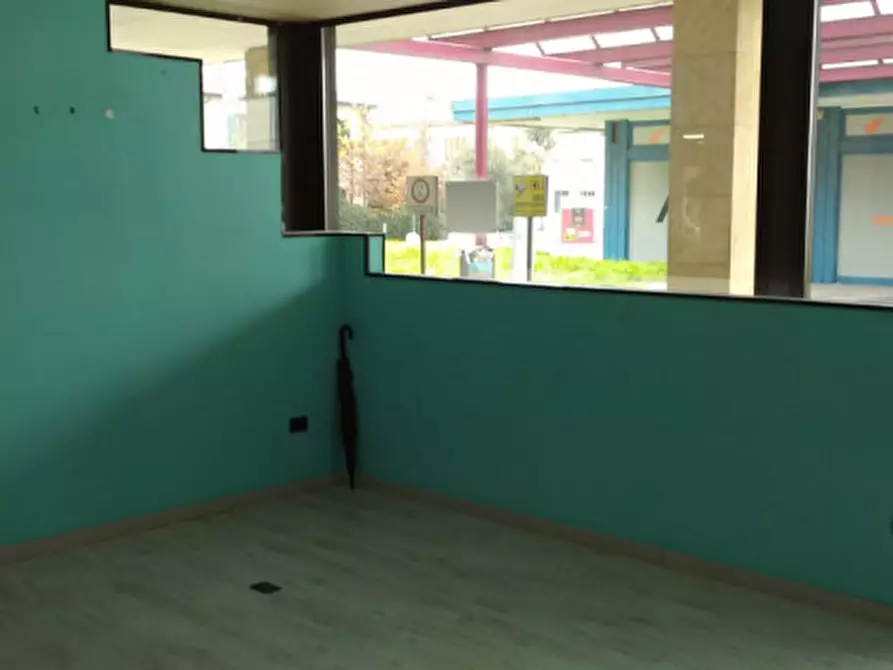 Immagine 8 di Negozio in affitto  a Monselice