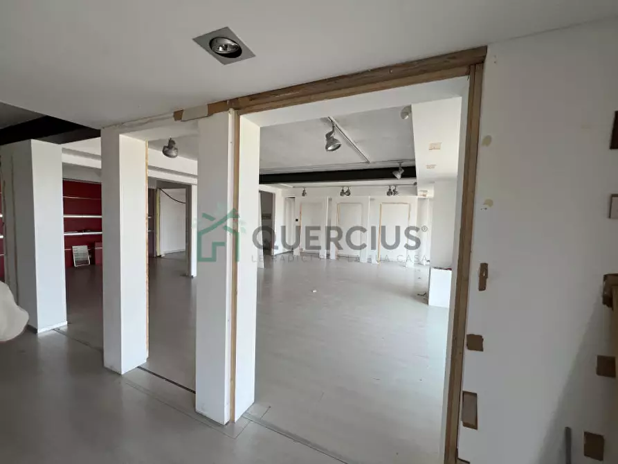 Immagine 2 di Negozio in vendita  in Via Trezze 2 a Quarto D'altino