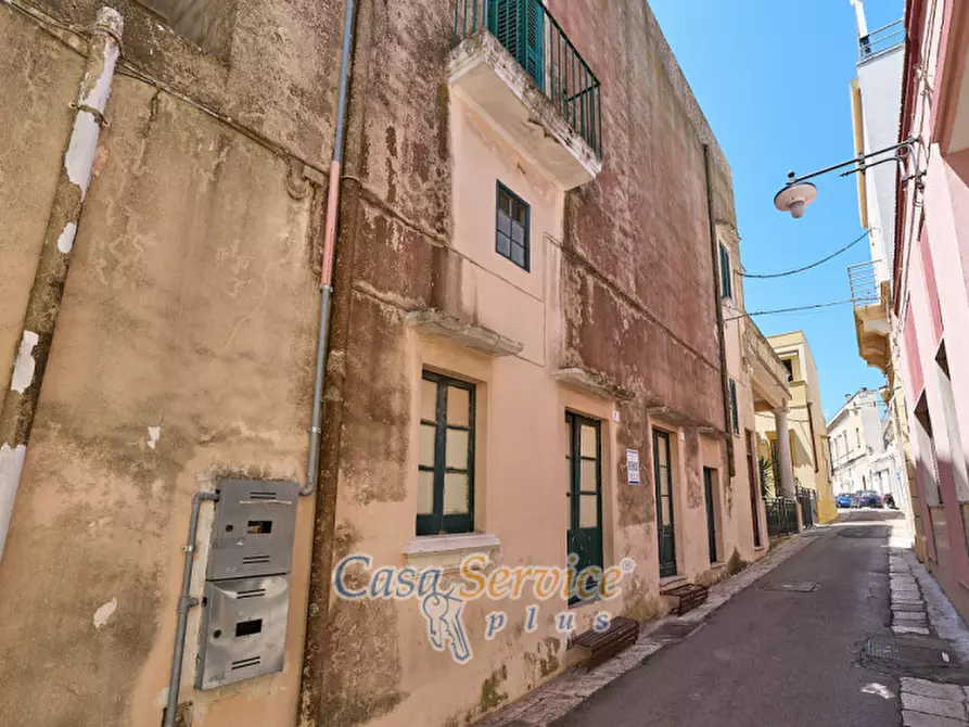 Immagine 2 di Palazzo in vendita  in Via Stanislao Senape de Pace a Alezio