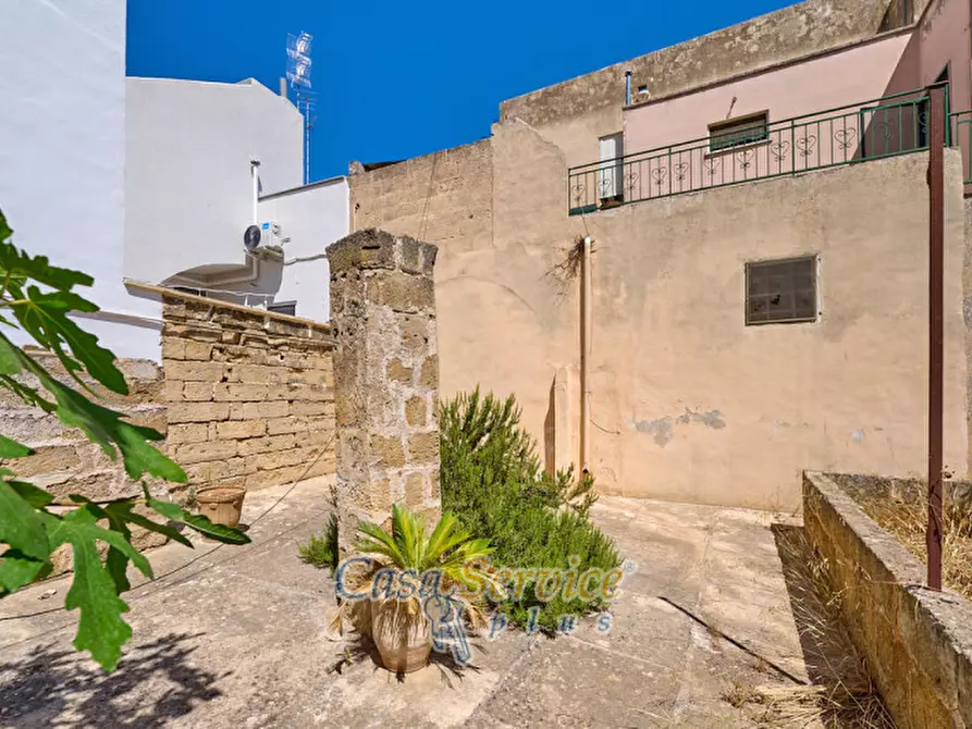 Immagine 4 di Palazzo in vendita  in Via Stanislao Senape de Pace a Alezio