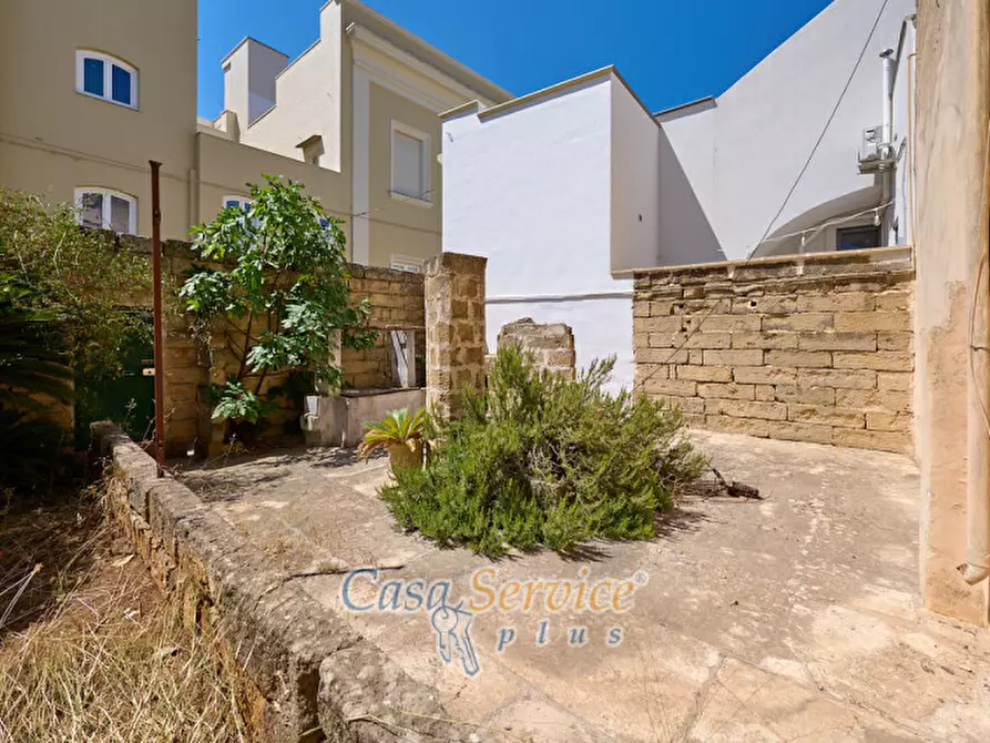 Immagine 5 di Palazzo in vendita  in Via Stanislao Senape de Pace a Alezio