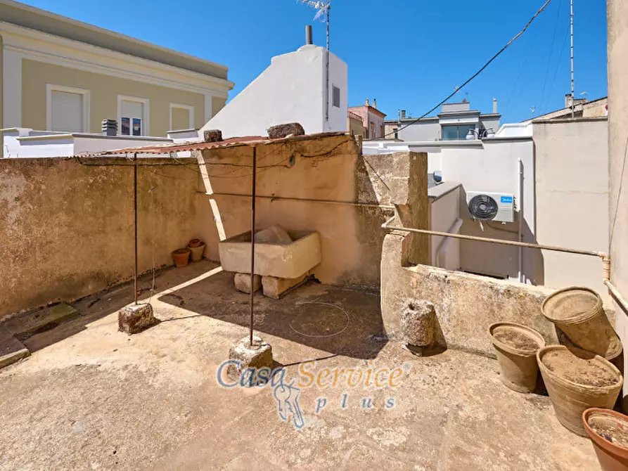 Immagine 11 di Palazzo in vendita  in Via Stanislao Senape de Pace a Alezio