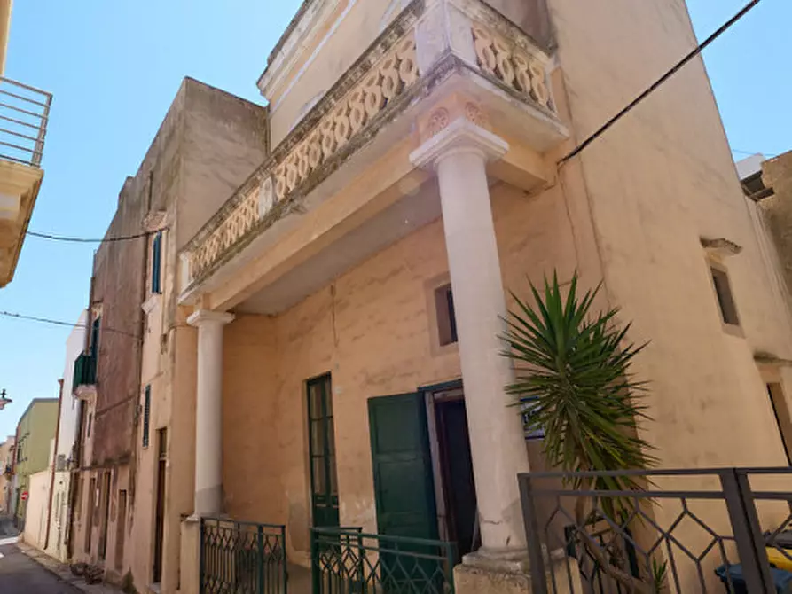 Immagine 59 di Palazzo in vendita  in Via Stanislao Senape de Pace a Alezio