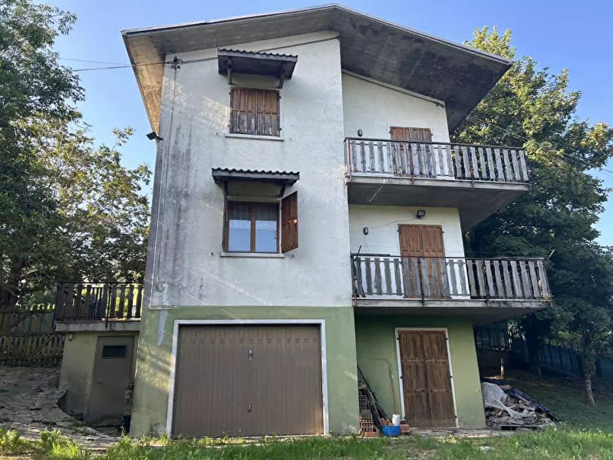 Immagine 1 di Villa in vendita  in Via Roverè mille a Roverè Veronese