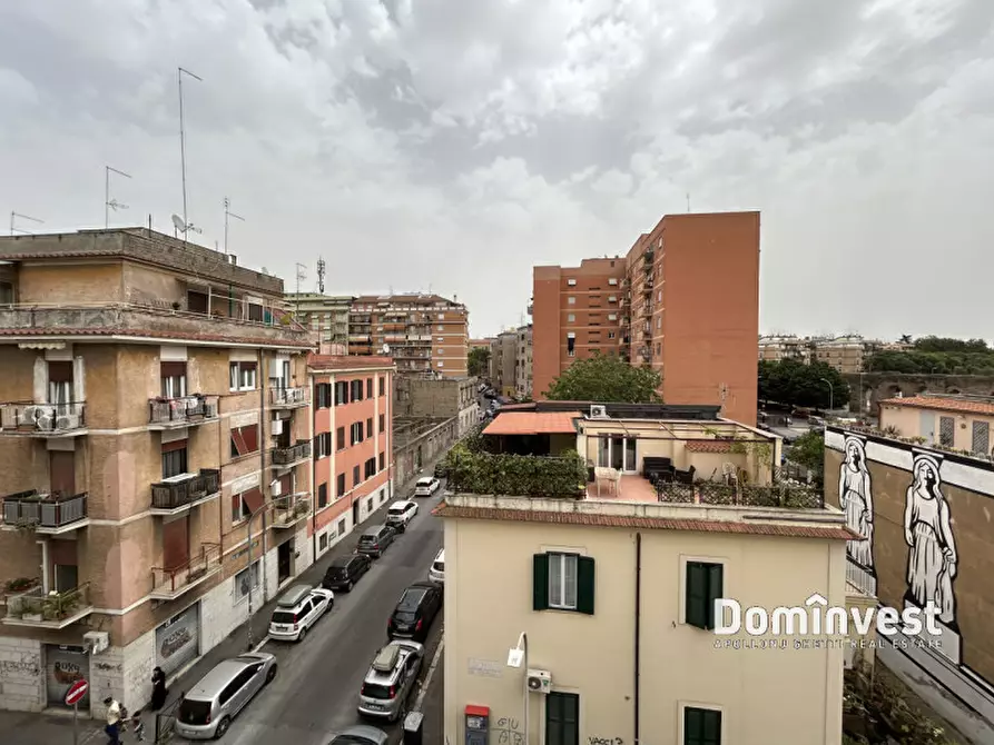 Immagine 5 di Palazzo in affitto  in Via Palli a Roma