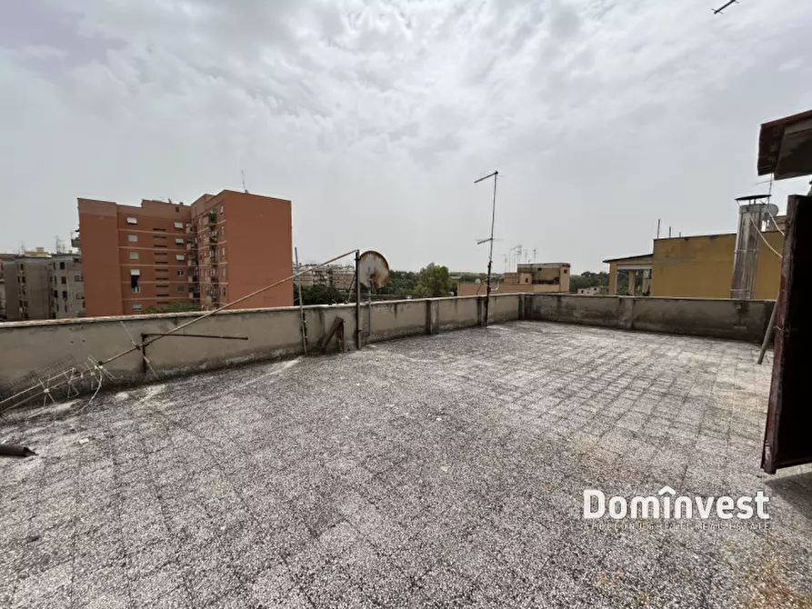 Immagine 8 di Palazzo in affitto  in Via Palli a Roma