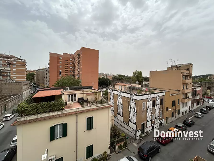 Immagine 11 di Palazzo in affitto  in Via Palli a Roma