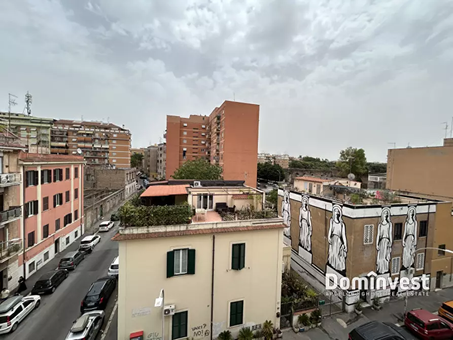 Immagine 12 di Palazzo in affitto  in Via Palli a Roma