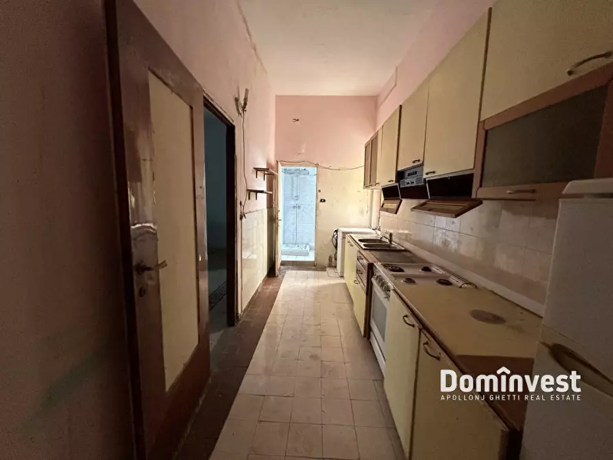 Immagine 13 di Palazzo in affitto  in Via Palli a Roma