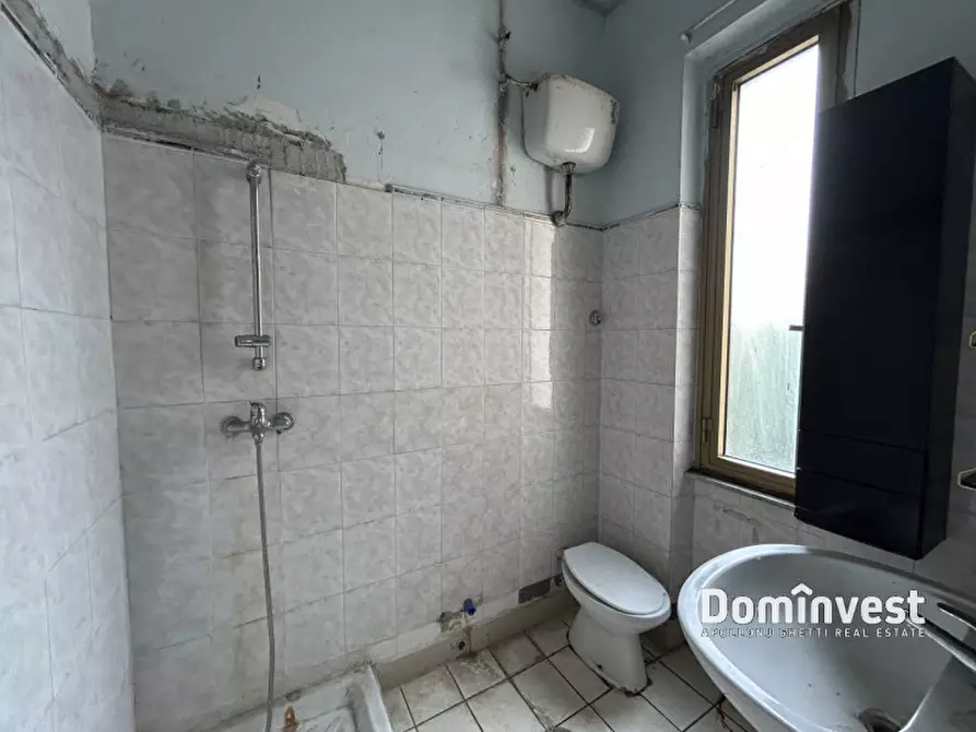 Immagine 14 di Palazzo in affitto  in Via Palli a Roma