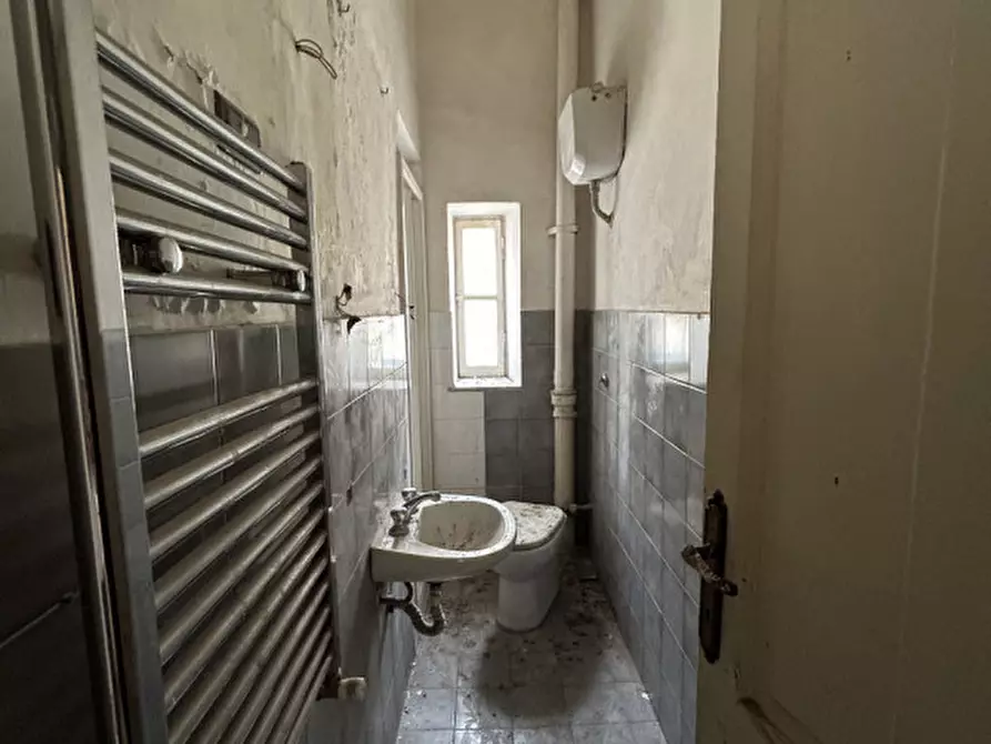 Immagine 16 di Palazzo in affitto  in Via Palli a Roma