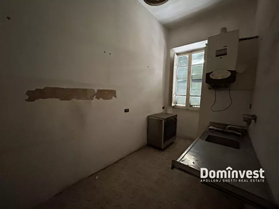 Immagine 17 di Palazzo in affitto  in Via Palli a Roma