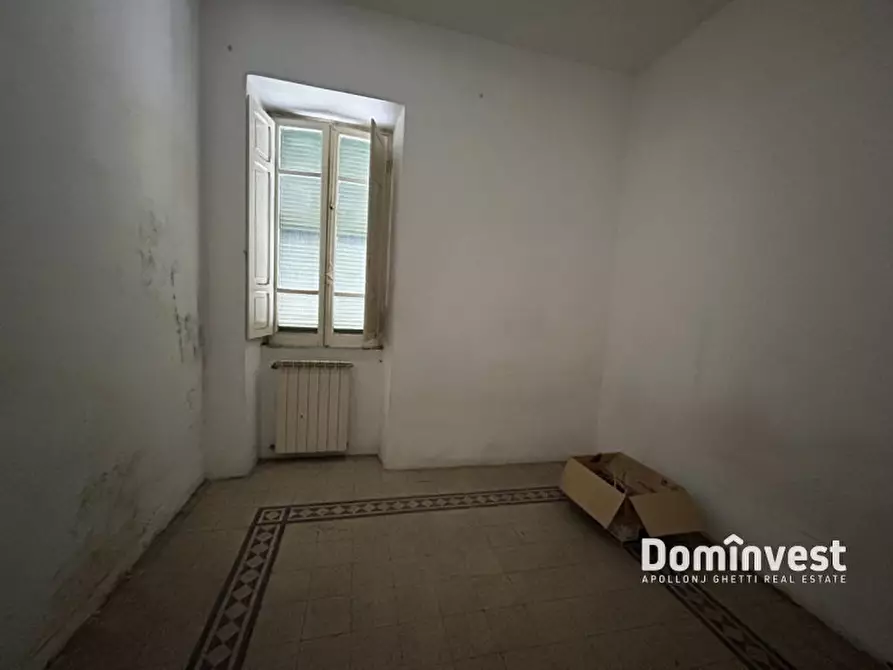 Immagine 18 di Palazzo in affitto  in Via Palli a Roma