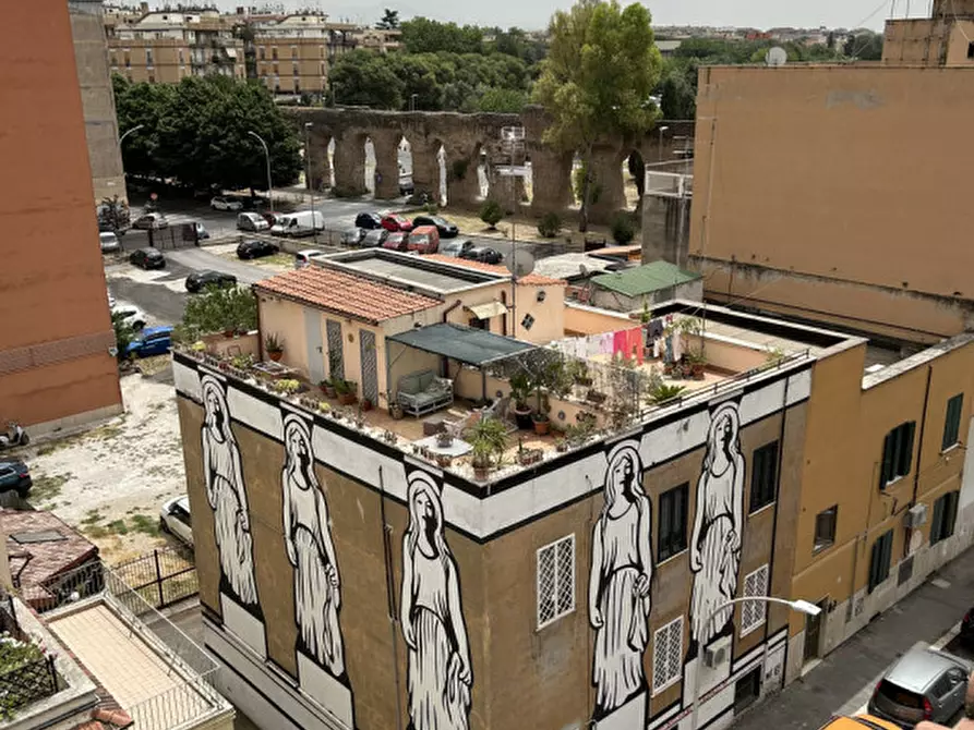 Immagine 27 di Palazzo in affitto  in Via Palli a Roma