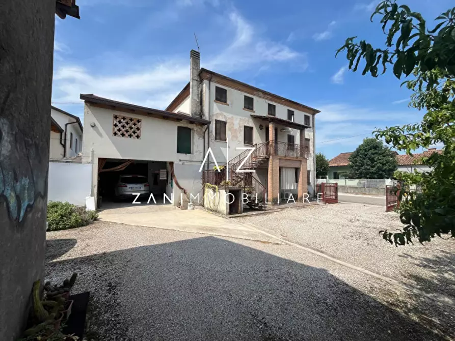Immagine 2 di Casa indipendente in vendita  in Via Comunetto a Castelfranco Veneto