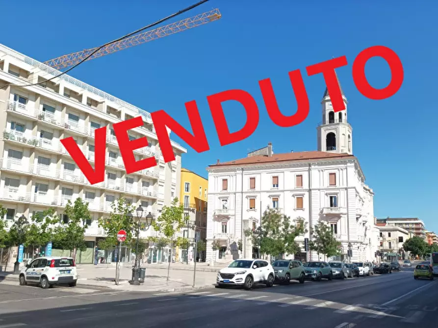 Immagine 1 di Negozio in vendita  in P.ZZA G. GARIBALDI 8 a Pescara