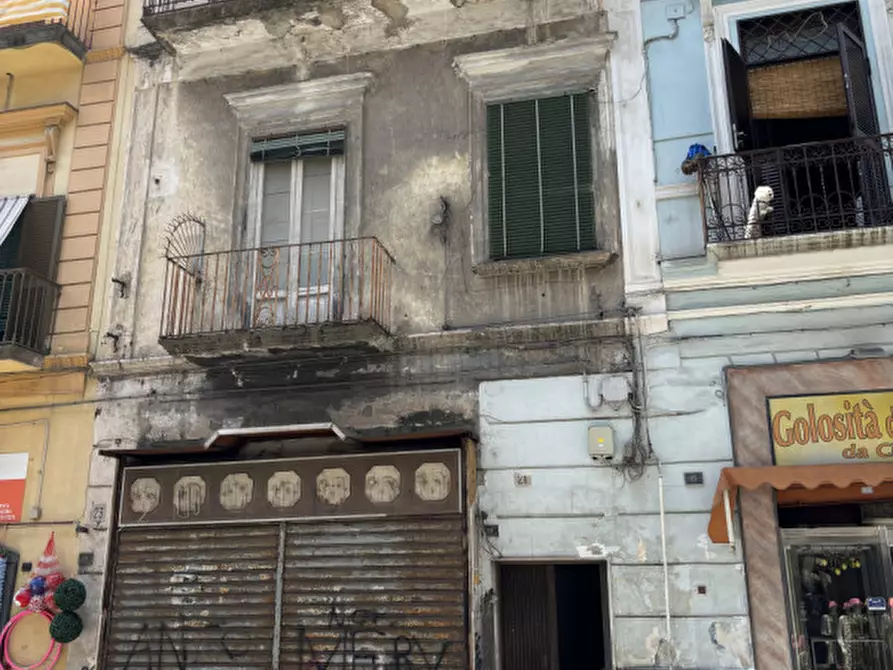 Immagine 1 di Palazzo in vendita  in via beato vincenzo romano a Torre Del Greco