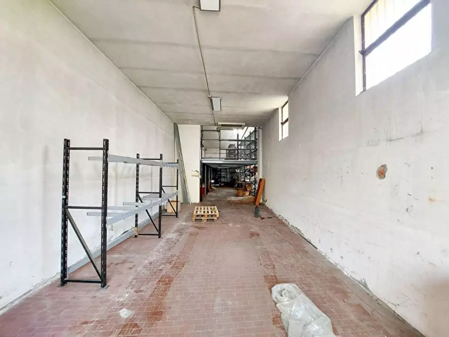Immagine 11 di Magazzino in vendita  in Via Milazzo, N. 30 a Tortona