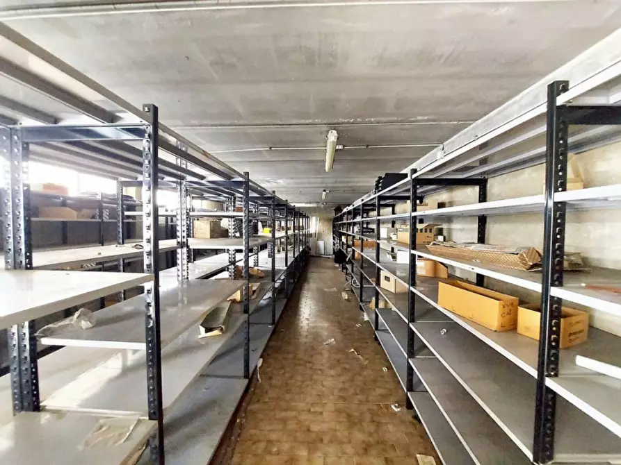 Immagine 5 di Magazzino in vendita  in Via Flamberti, N. 2 a Tortona