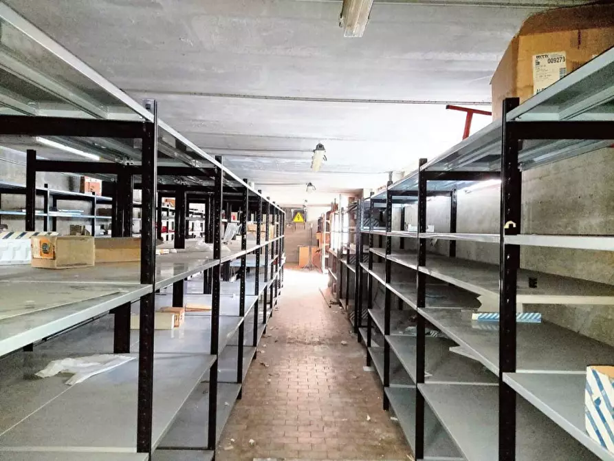Immagine 9 di Magazzino in vendita  in Via Flamberti, N. 2 a Tortona