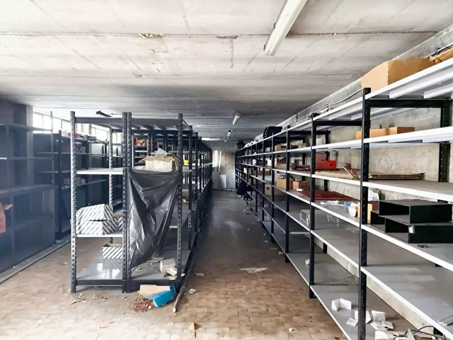 Immagine 12 di Magazzino in vendita  in Via Flamberti, N. 2 a Tortona