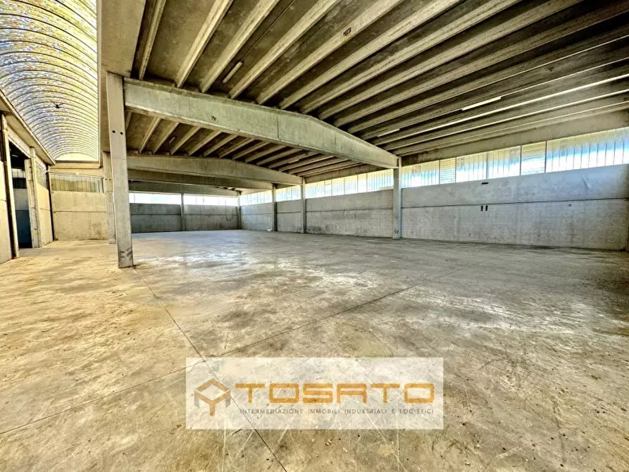 Immagine 2 di Capannone industriale in vendita  a Castelnuovo Del Garda