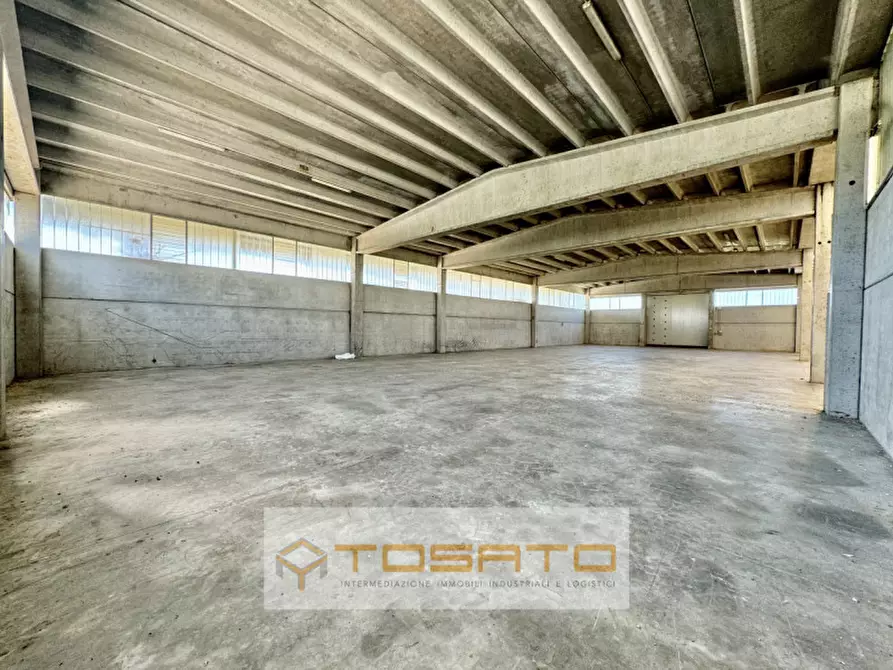 Immagine 2 di Capannone industriale in vendita  a Castelnuovo Del Garda
