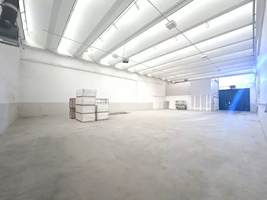 Immagine 1 di Capannone industriale in affitto  in VIA PARRI a Cesena