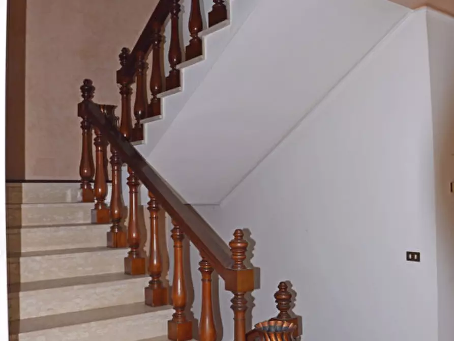 Immagine 12 di Villa in vendita  in Via Meneghetti, 7 a Rossano Veneto