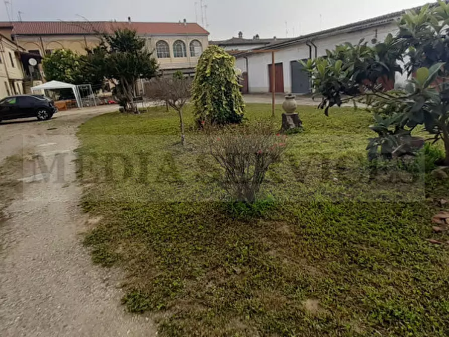 Immagine 8 di Appartamento in vendita  in via Roma n° 35 a Sannazzaro De' Burgondi